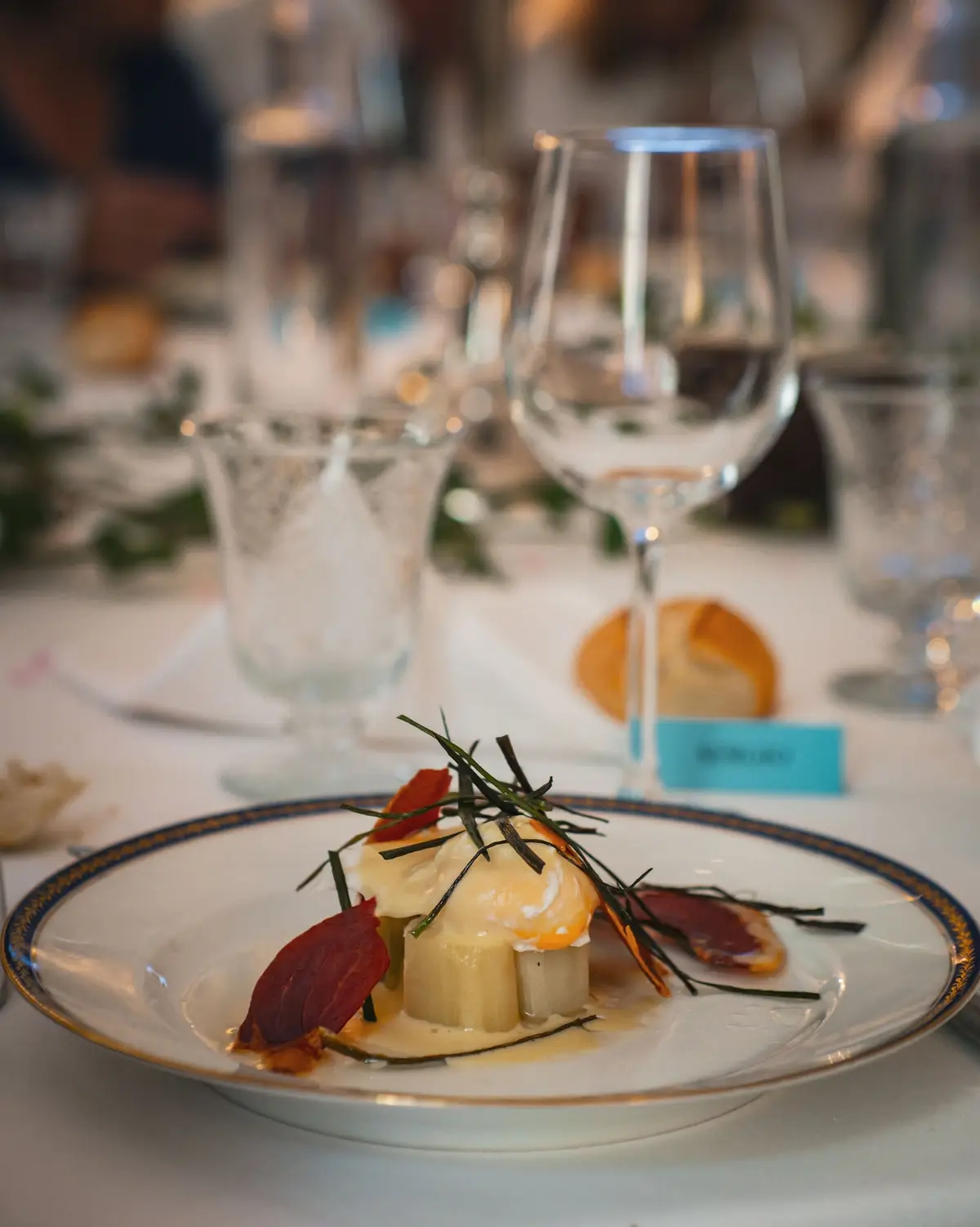plat gastronomique, table dréssé, classe